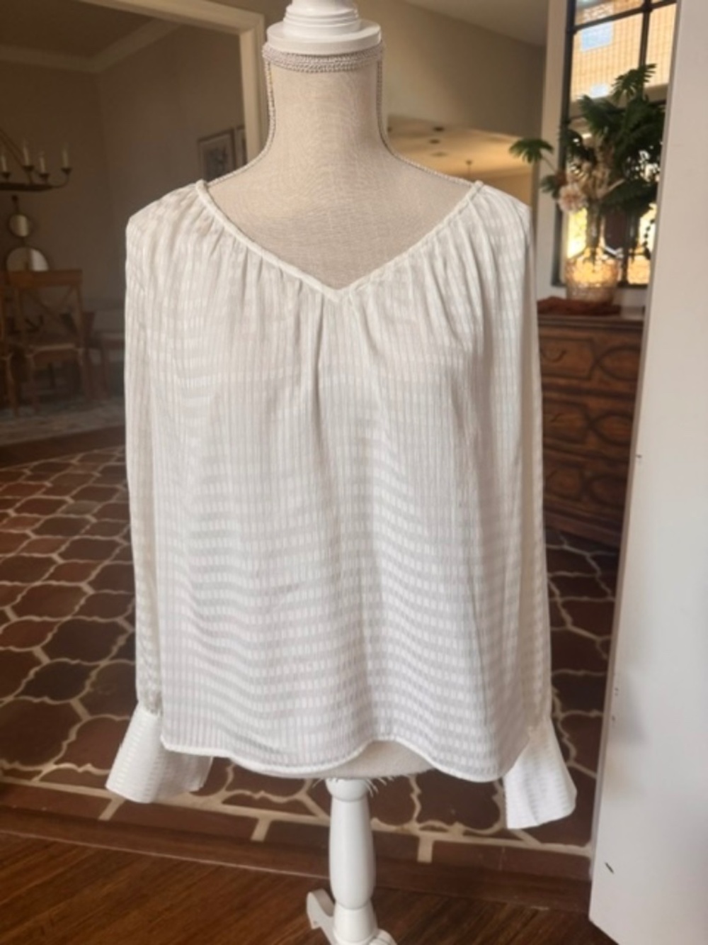 Calvin Klein White V-Neck Sleeveless Career Minimalist Blouse Size S